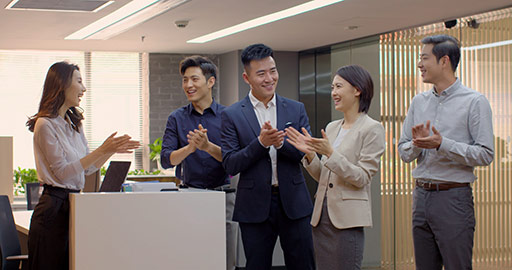 Chinese business people clapping hands in office,4K