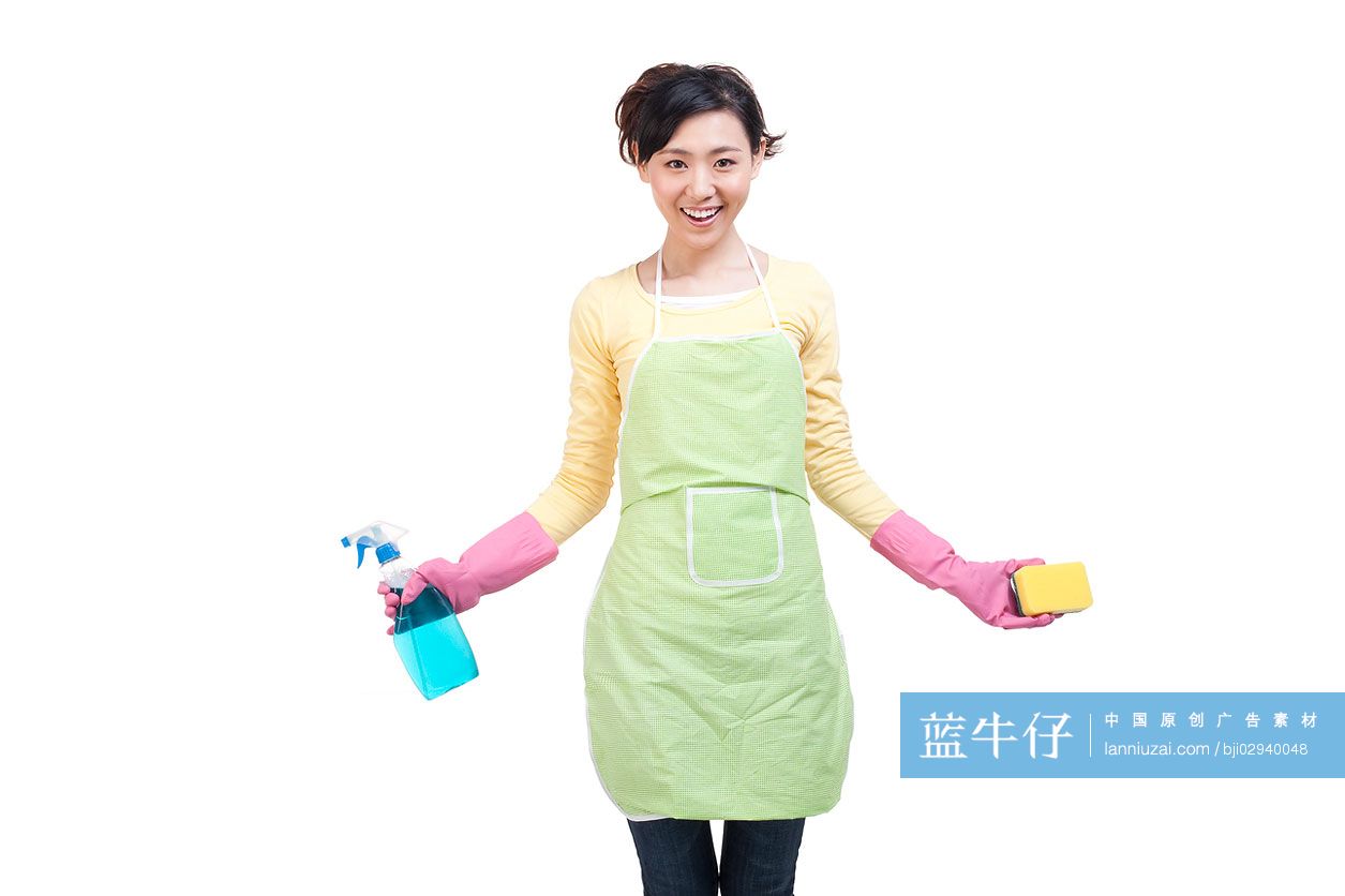 青年女子和清洁用品