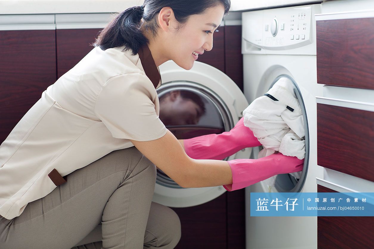 家政服务洗衣服