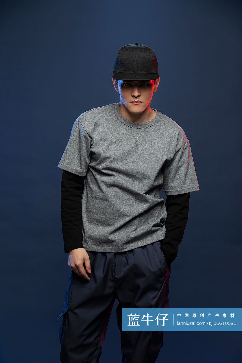 时尚的年轻男子