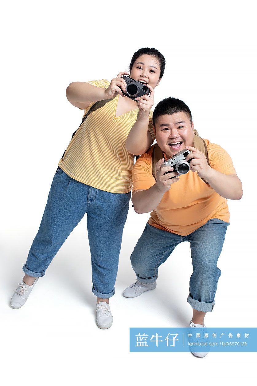 年轻情侣旅游度假