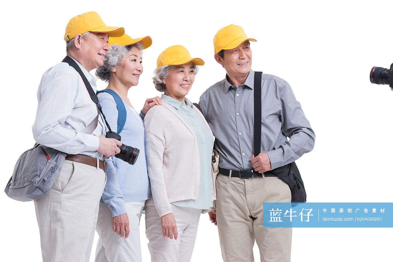 老年人朋友旅游合影