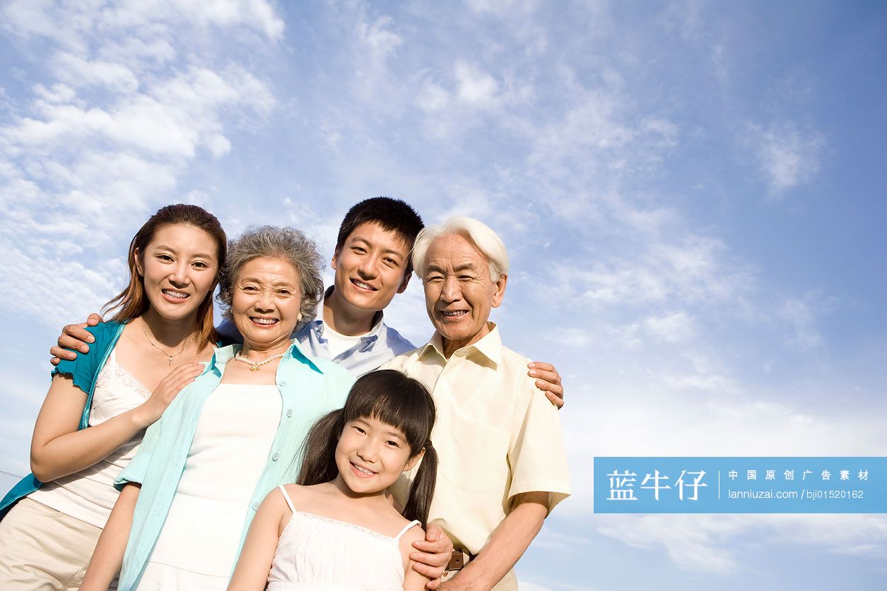 一家五口看镜头