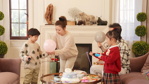 快乐家庭开生日派对