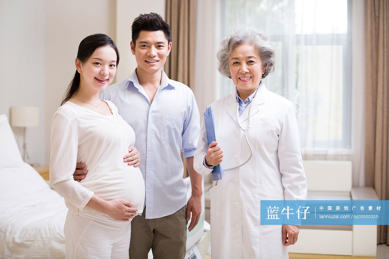 孕妇做身体检查