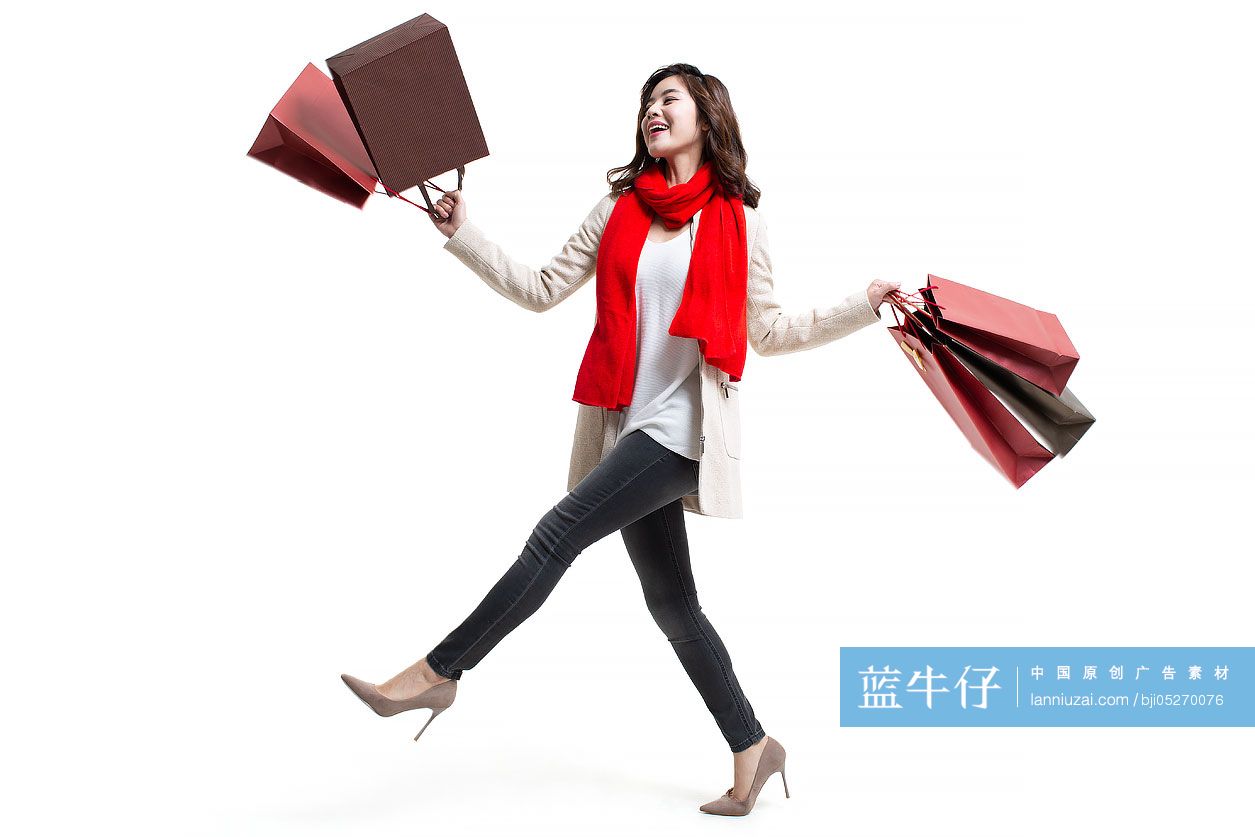 快乐的年轻女士购物