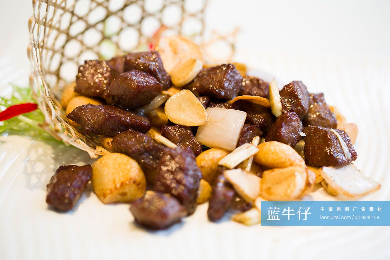 蒜片小牛肉