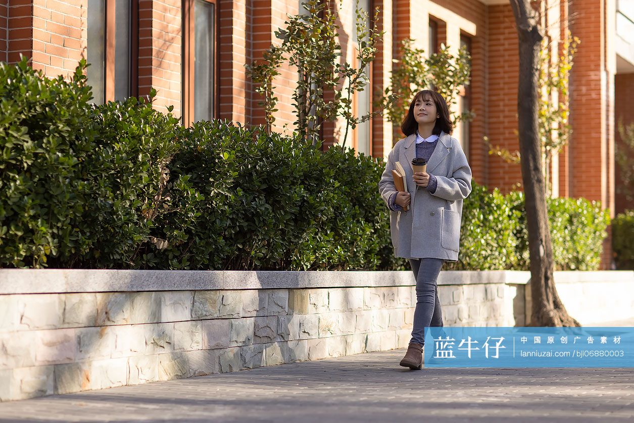校园里的大学生