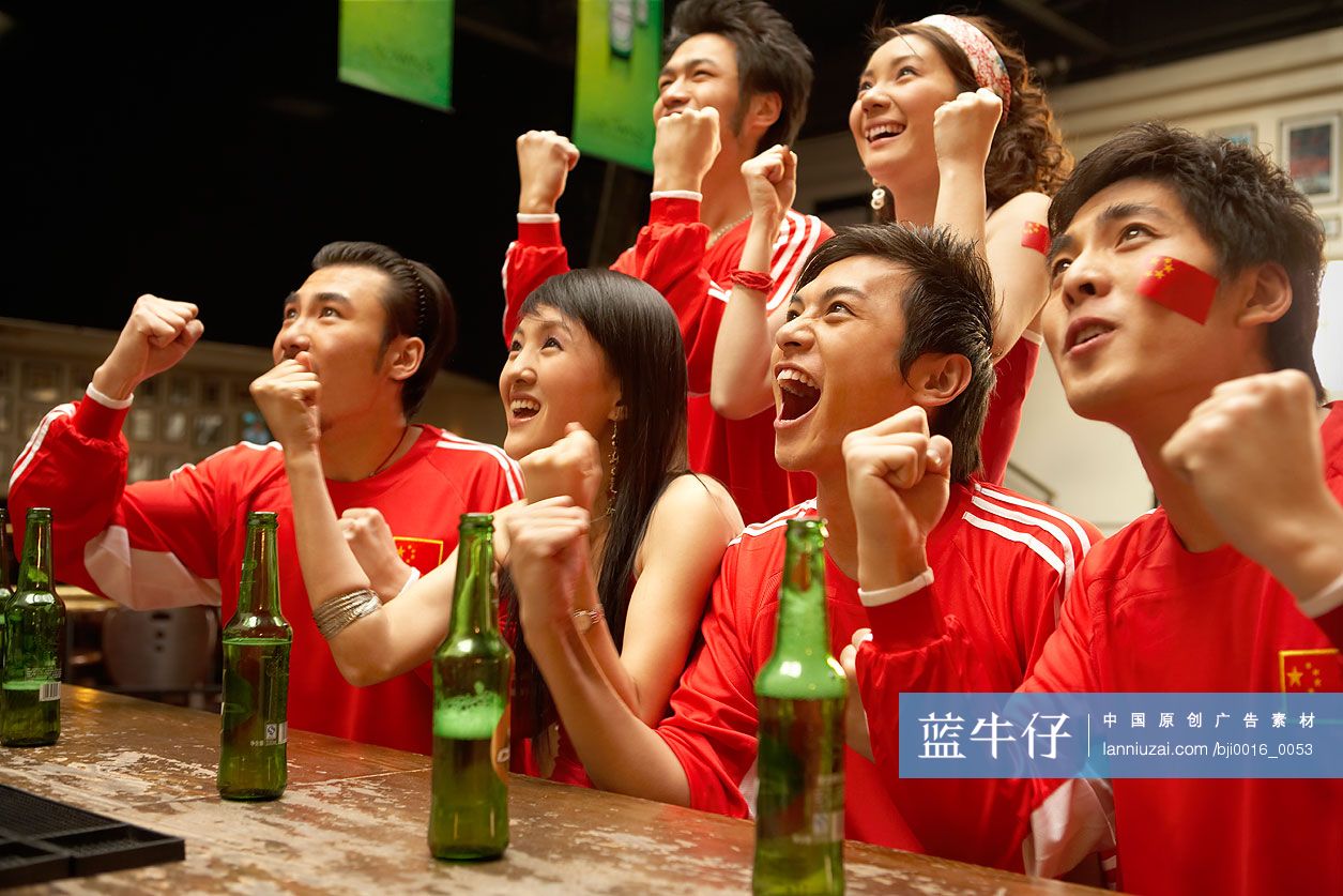 爱国年轻人看比赛