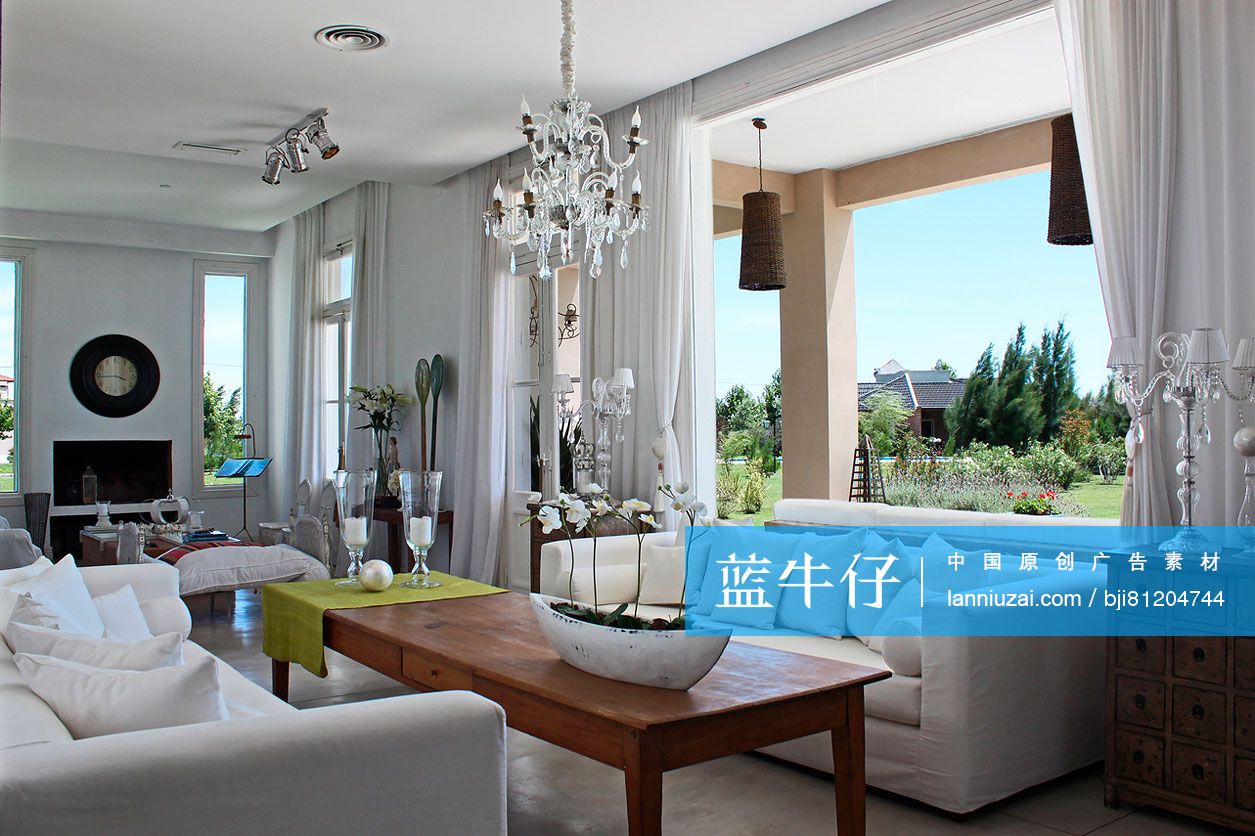 Interior of living room in middle class house-蓝牛仔影像-中国原创广告影像素材