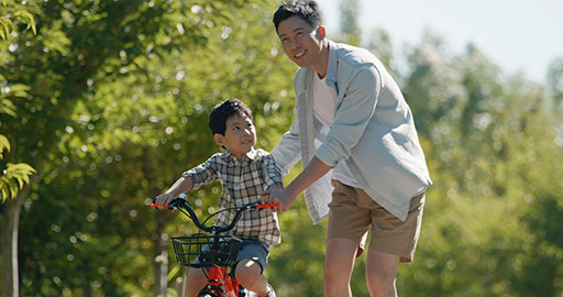 Chinese father teaching son to ride bike,4K