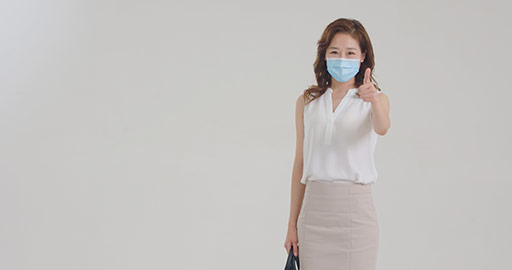 Young Chinese businesswoman with surgical mask doing thumbs-up,4K