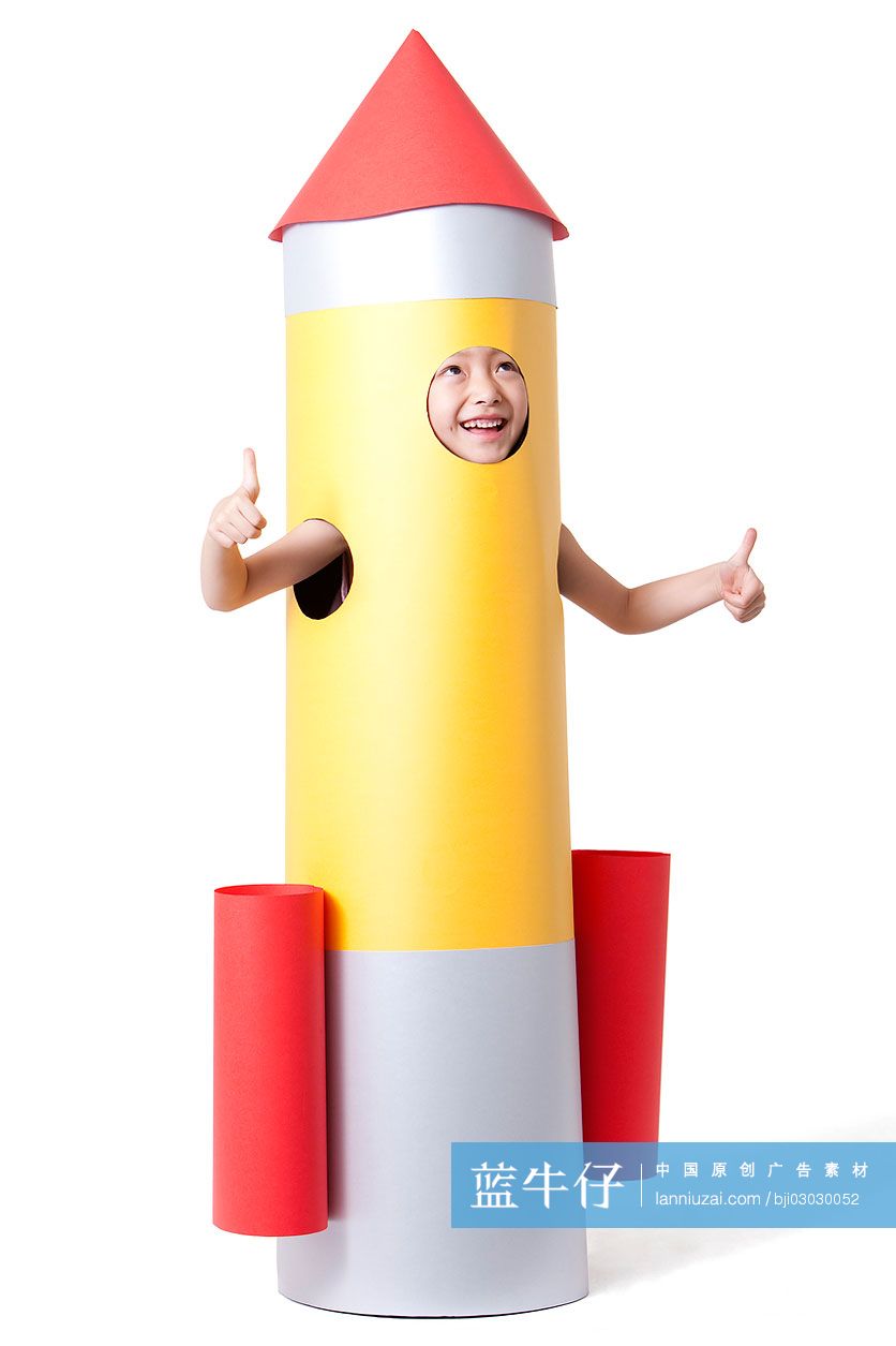 小女孩和玩具火箭