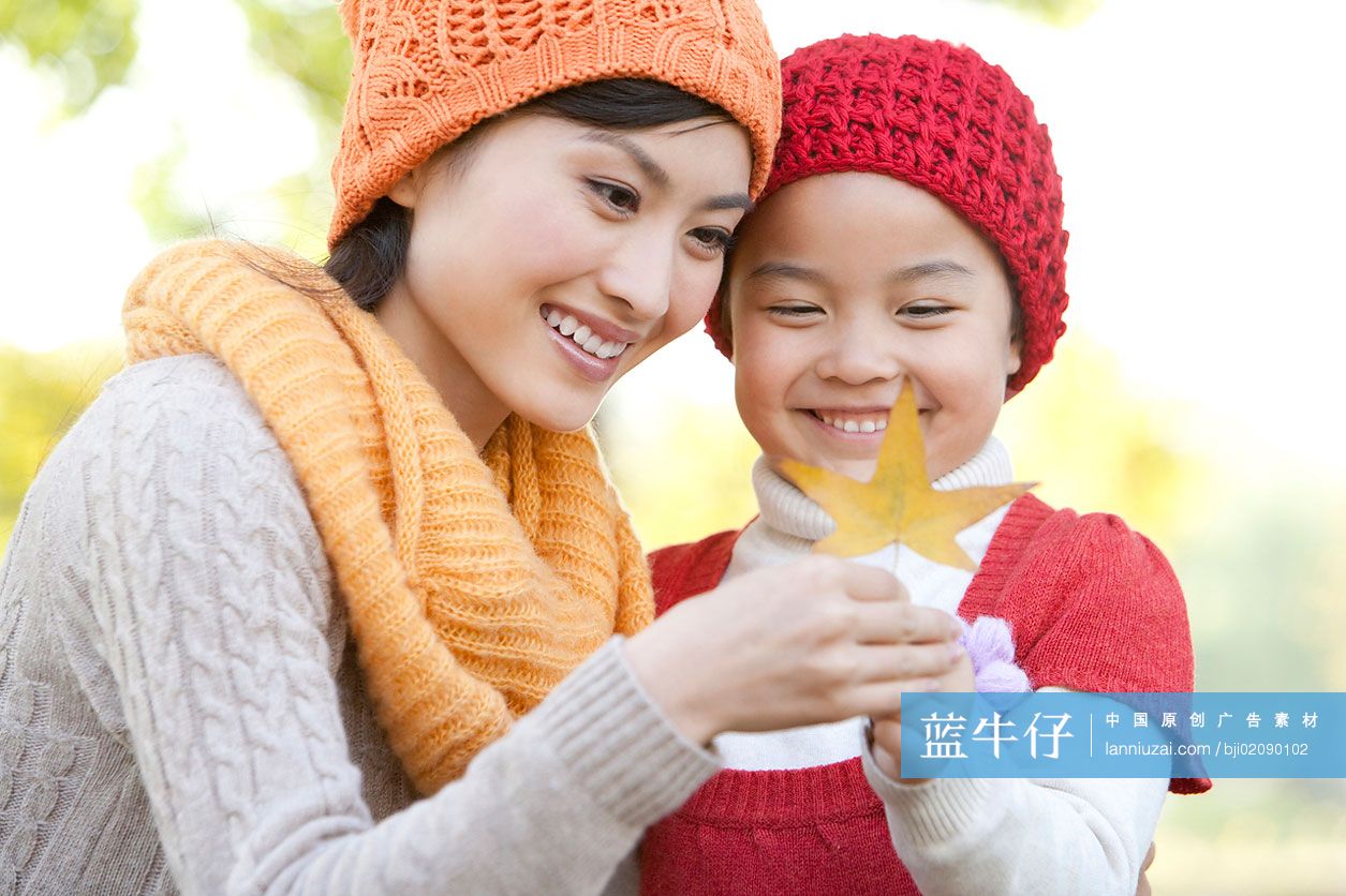 母女在一起嬉戏