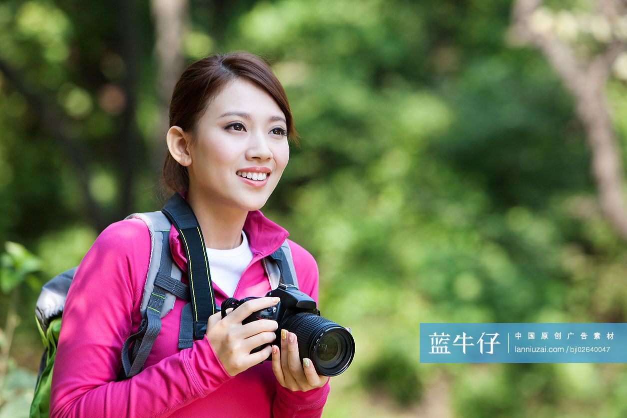 青年女性户外摄影