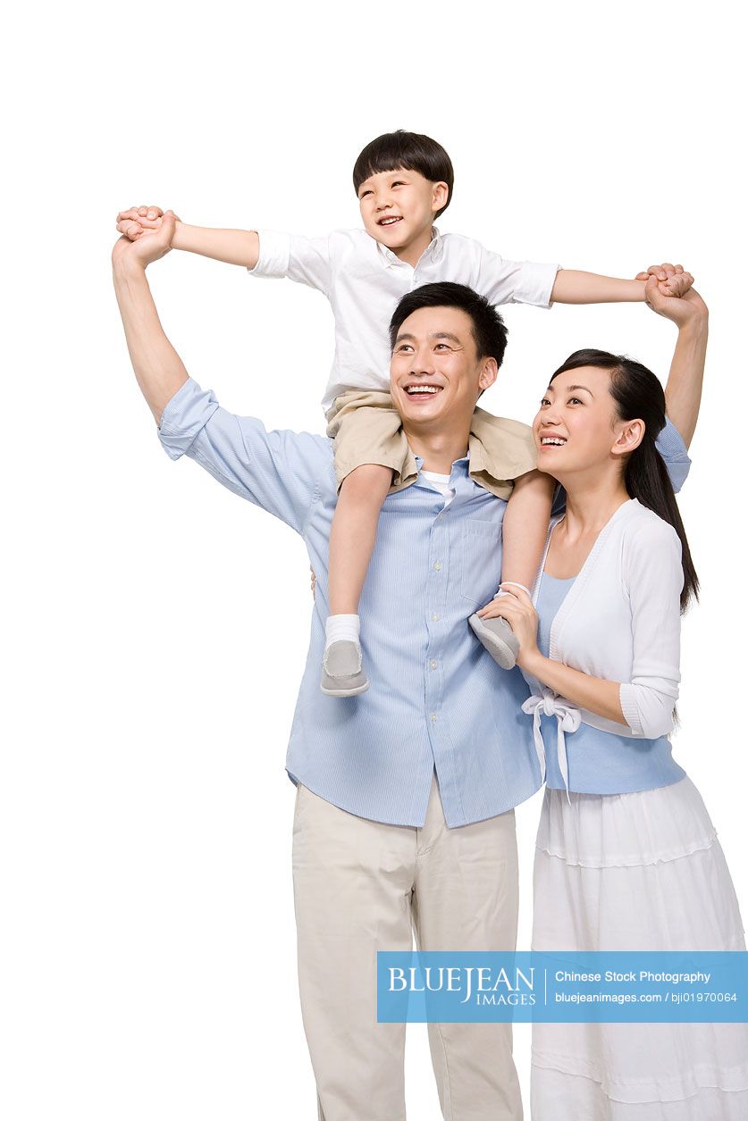 Portrait of a young Chinese family