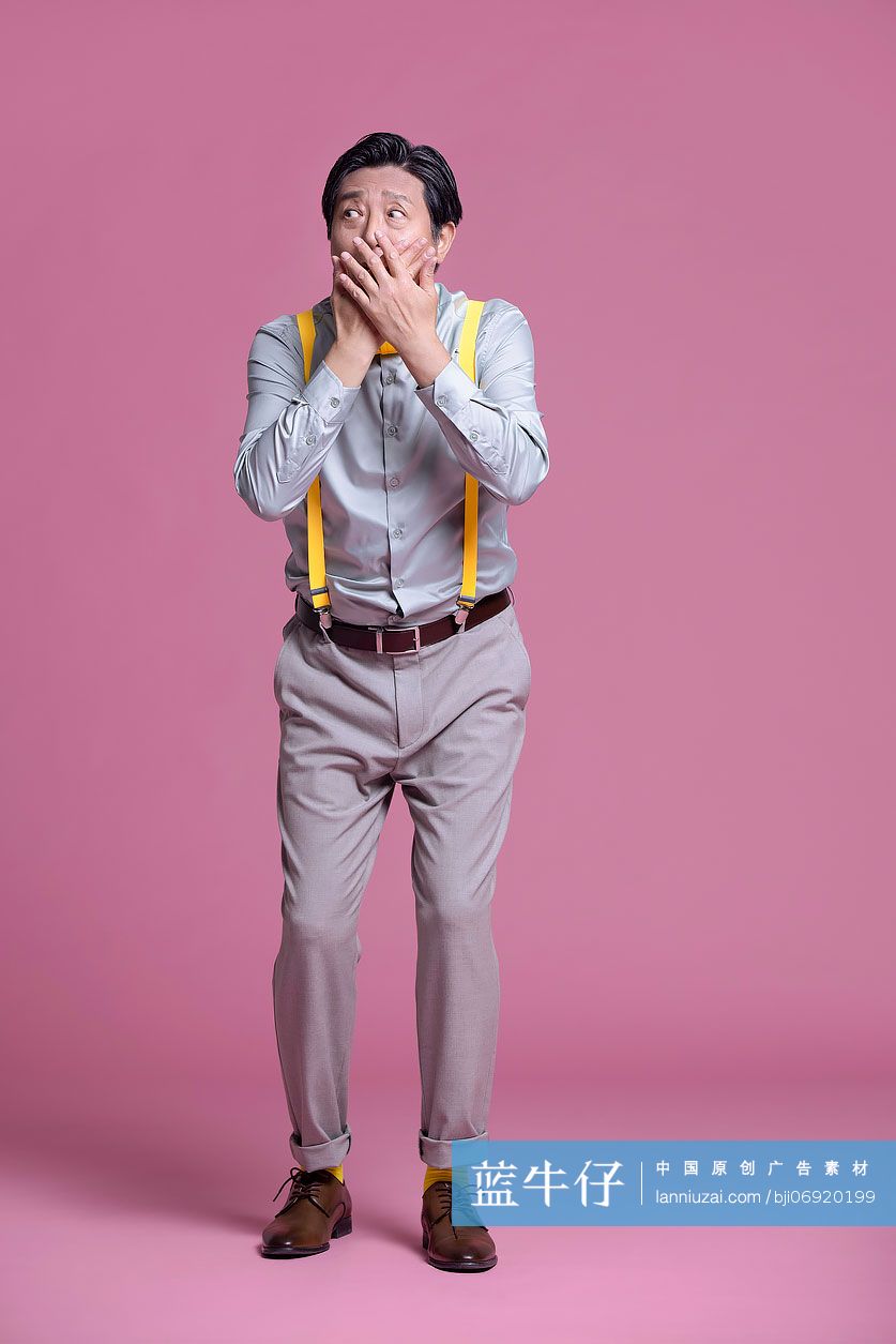 幽默时尚的老年男子