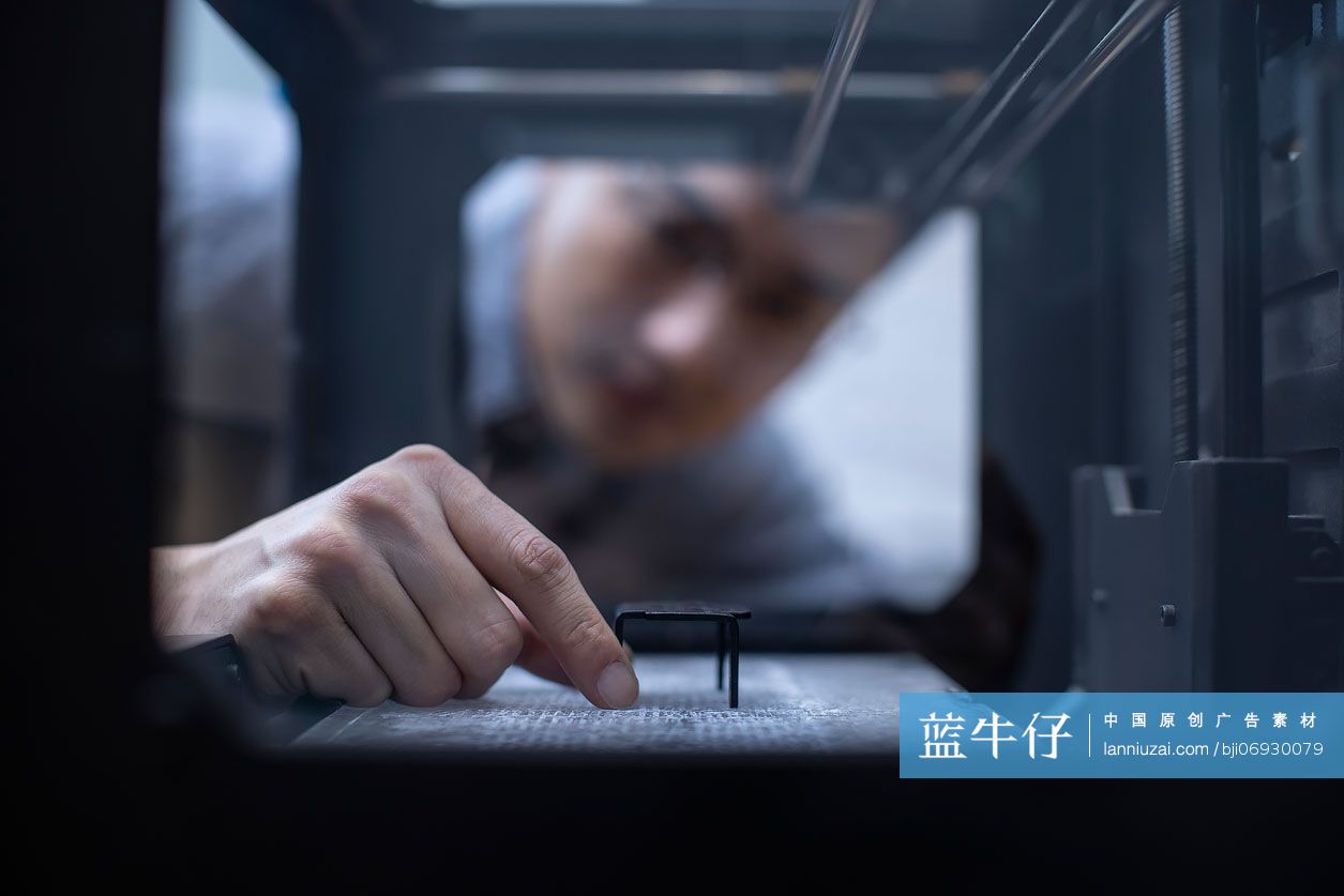设计师研发3D打印机