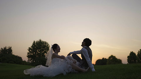 甜蜜的新郎和新娘