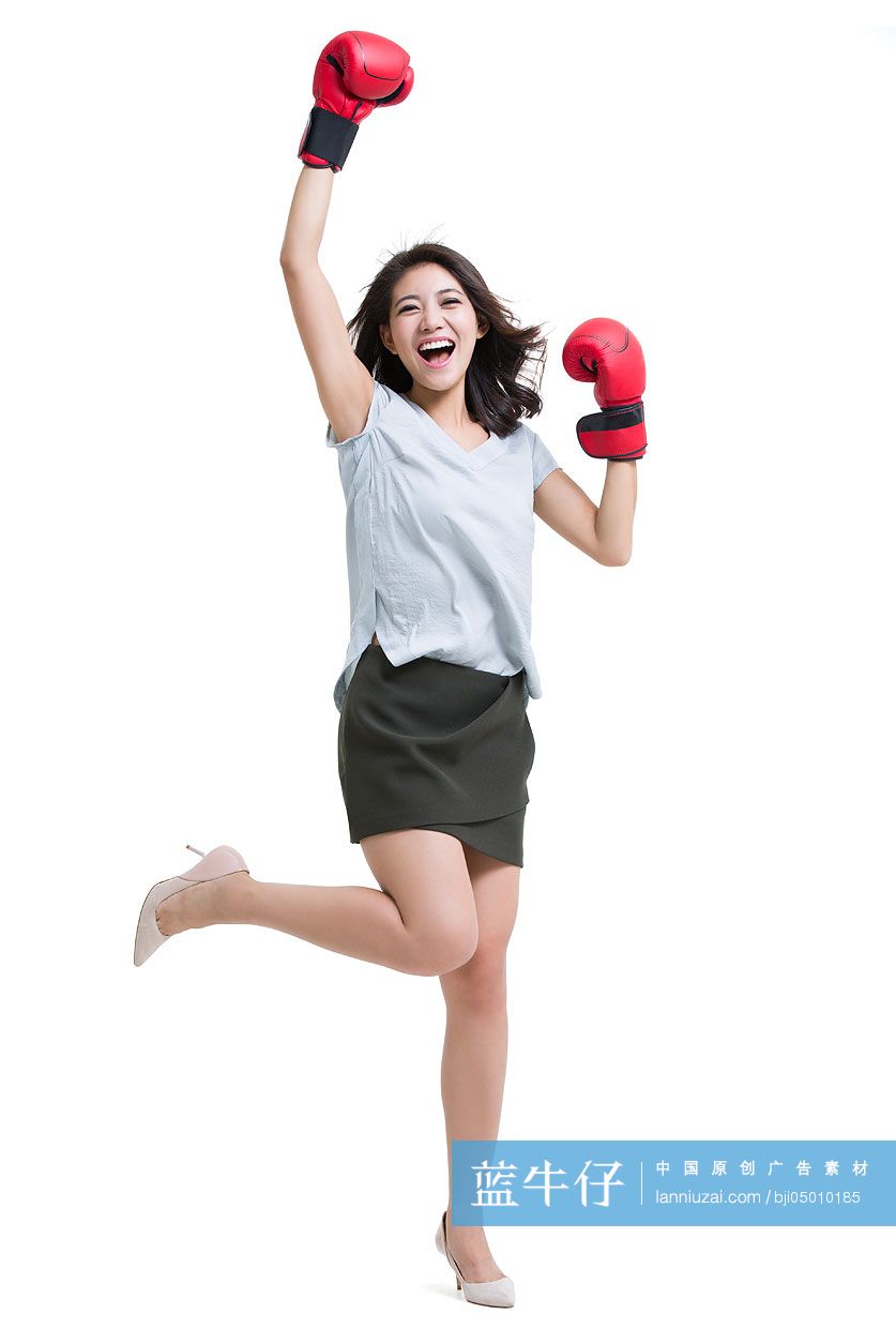 年轻女子拳击获胜