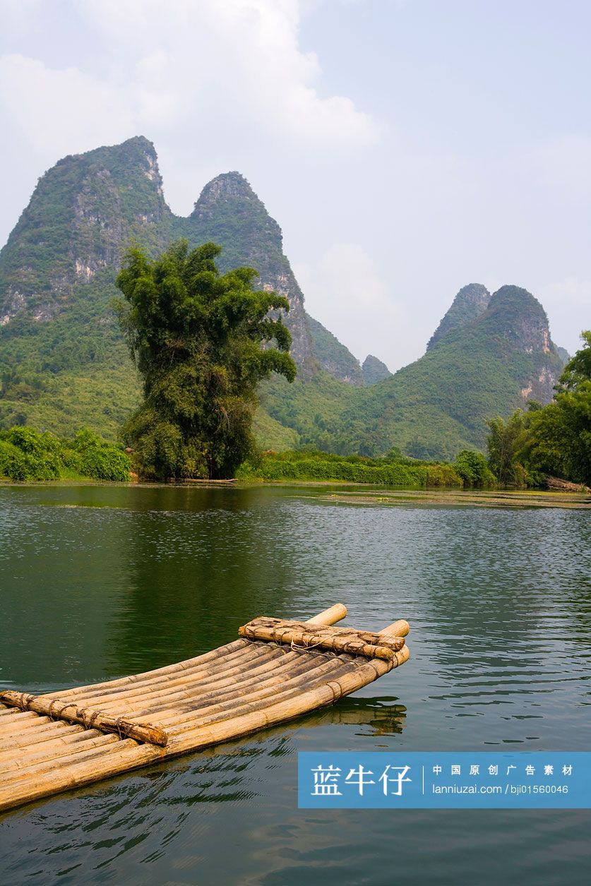 桂林漓江上的竹筏