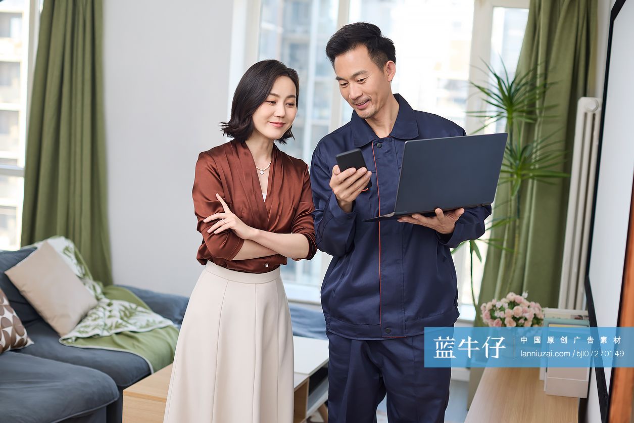电脑维修人员修电脑