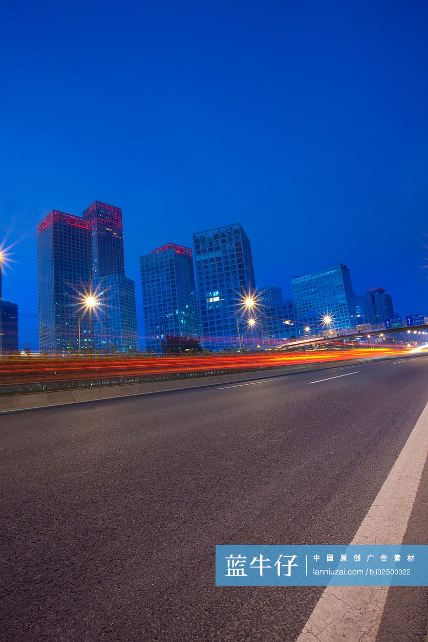 CBD夜景和公路