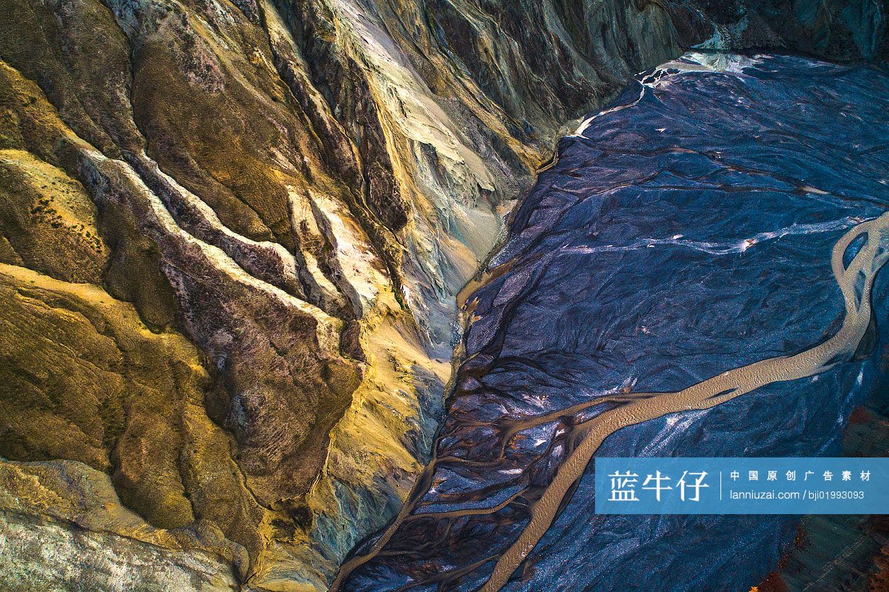 峡谷河流