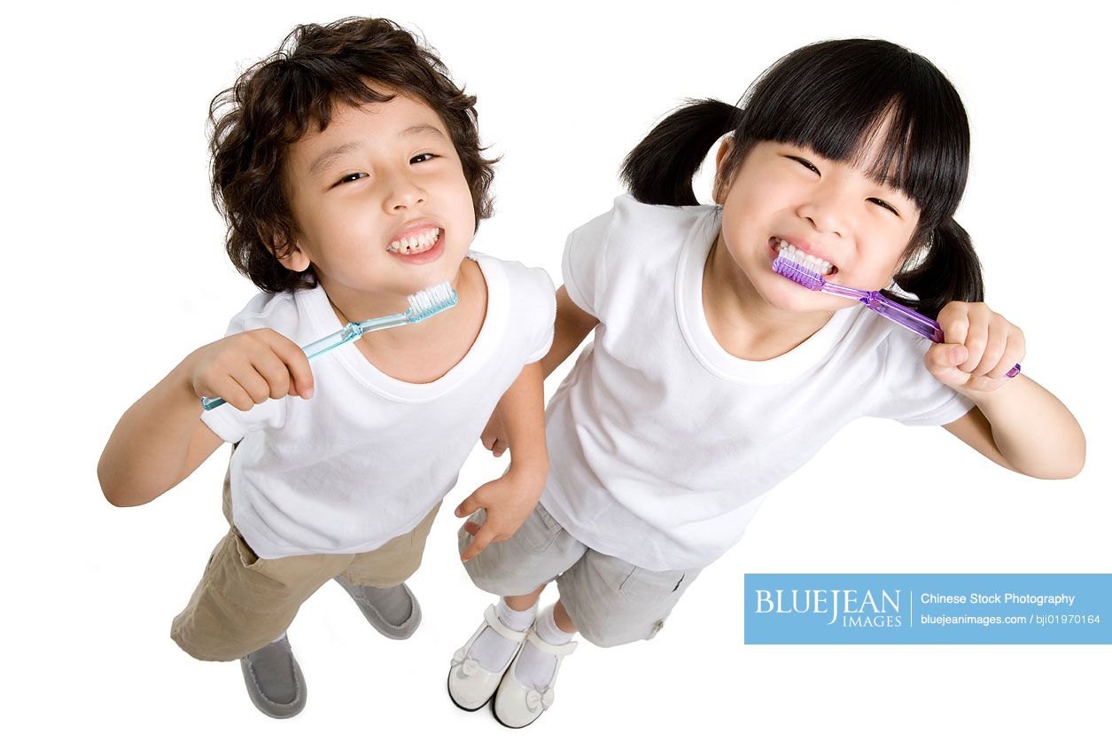 Chinese kids brushing teeth