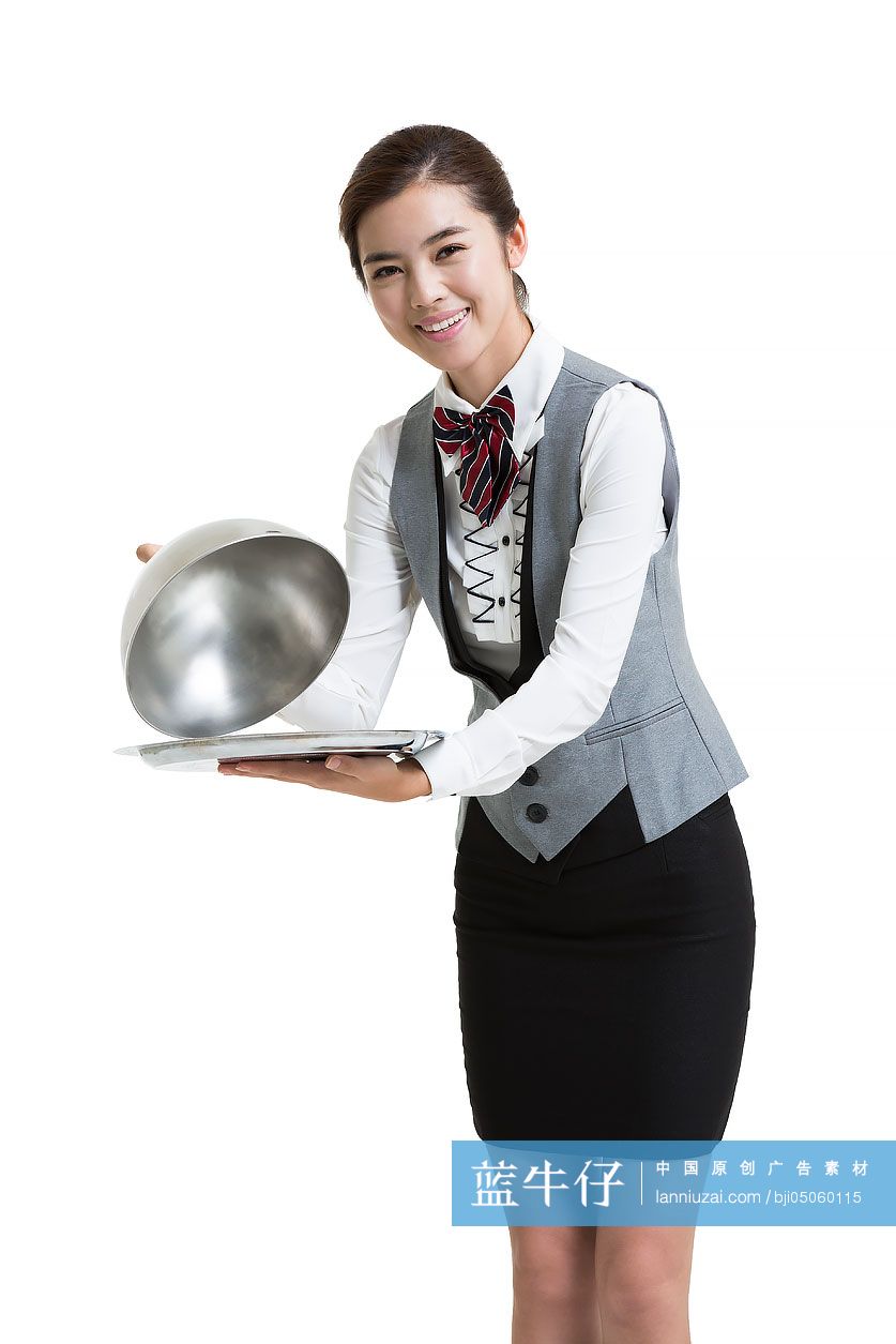 酒店微笑女服务生上菜