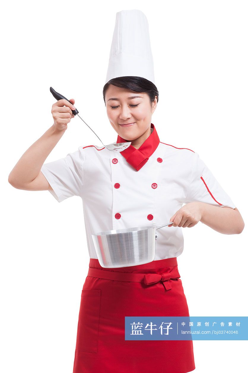 女厨师品尝味道