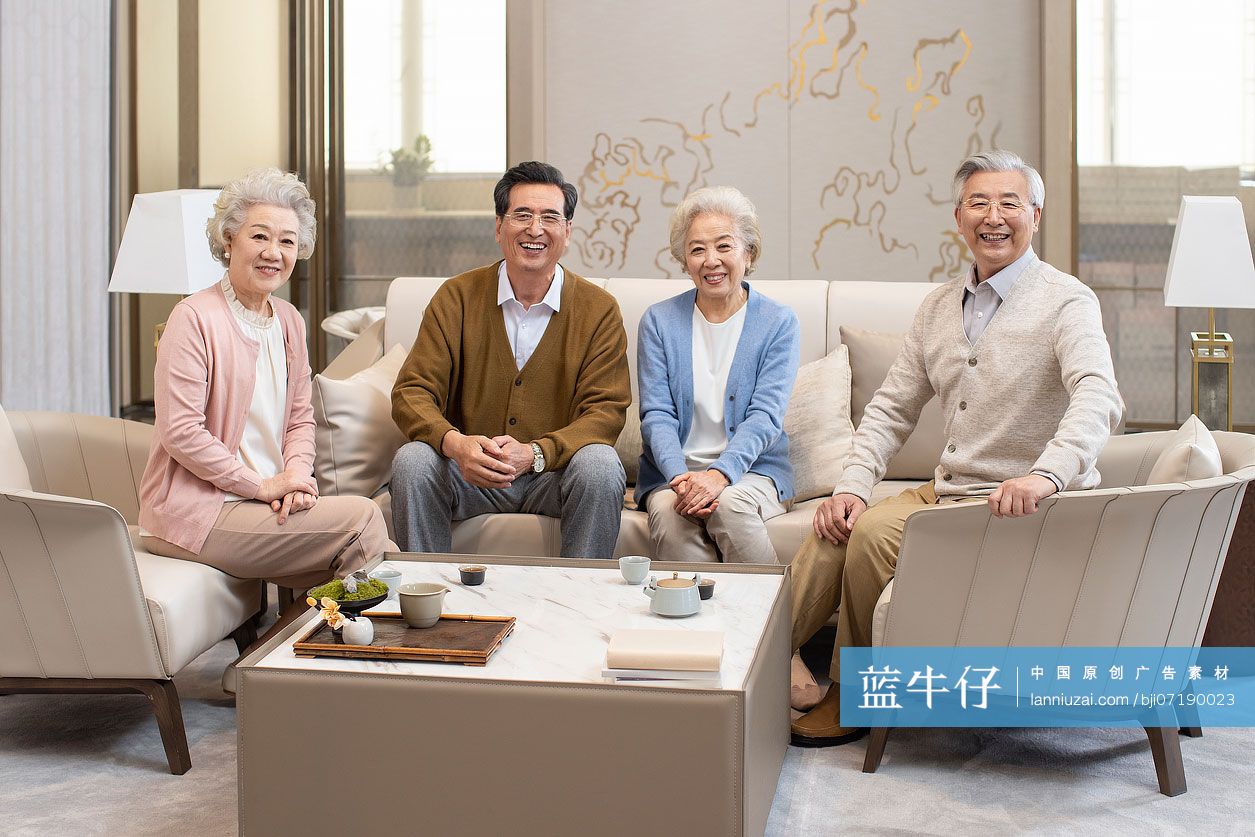 老年朋友们合照