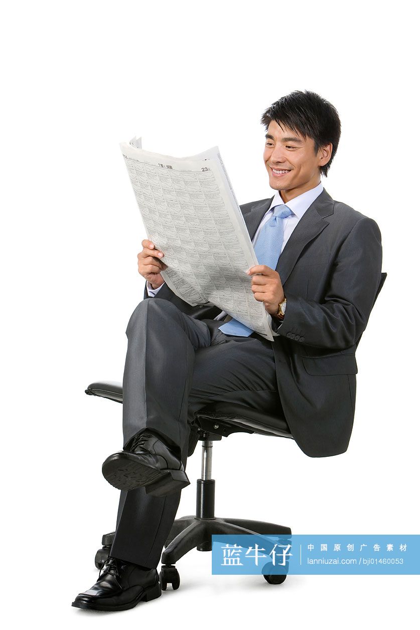 看报纸的商务男士