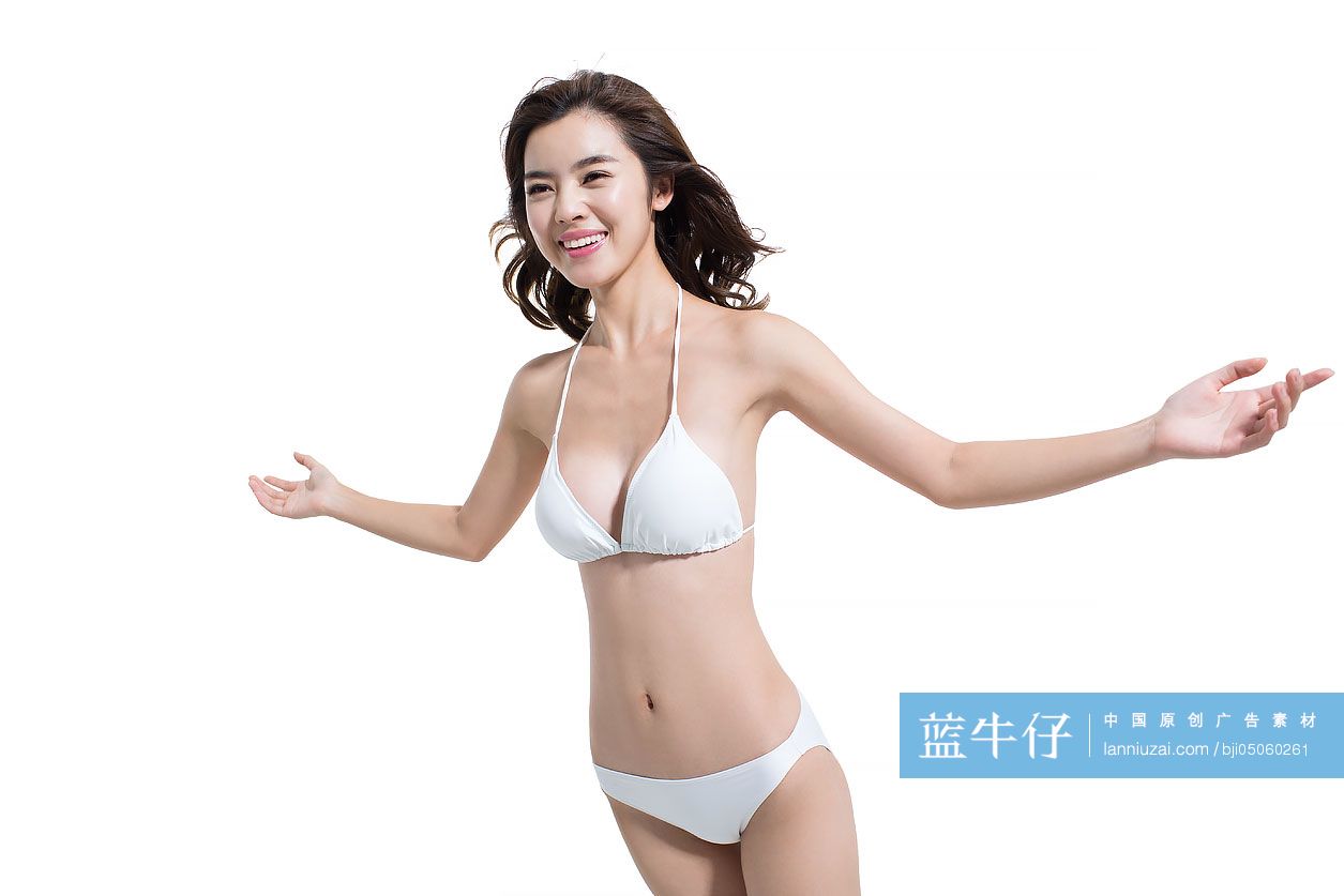 穿着比基尼的美女在微笑-蓝牛仔影像-中国原创广告影像素材 image