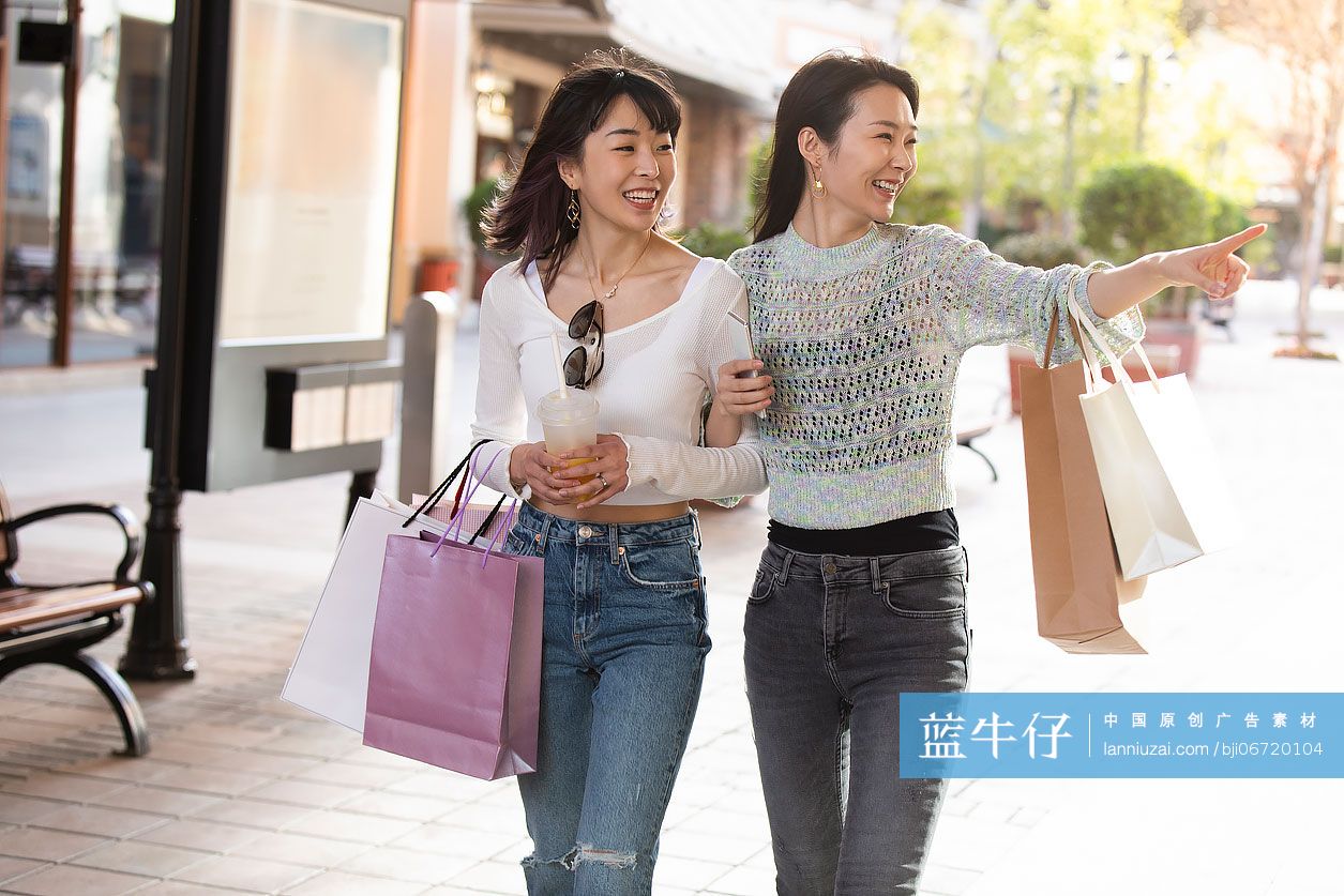 快乐闺蜜一起购物-蓝牛仔影像-中国原创广告影像素材