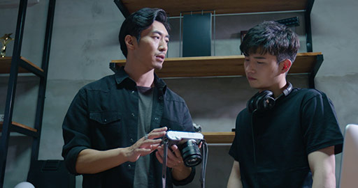 Chinese photographers working in studio,4K