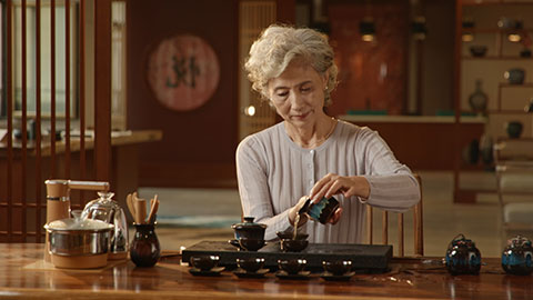 Senior Chinese woman performing tea ceremony,4K