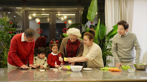 快乐家庭包饺子