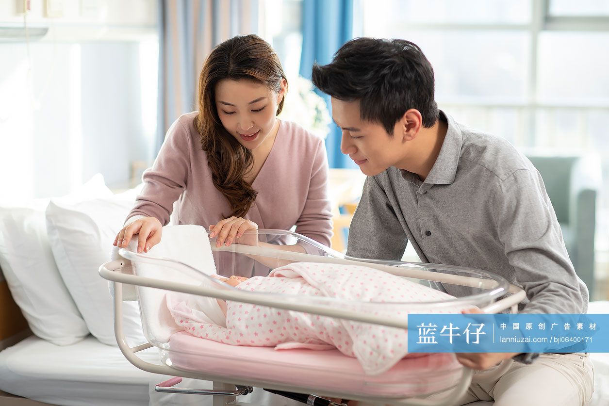 新手父母和婴儿