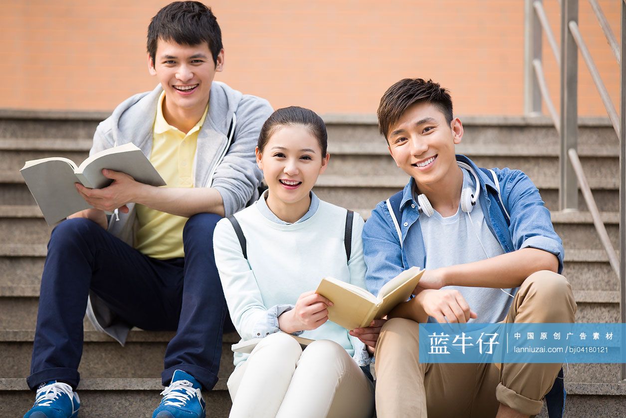 图书馆外的大学生同学-蓝牛仔影像-中国原创广告影像素材