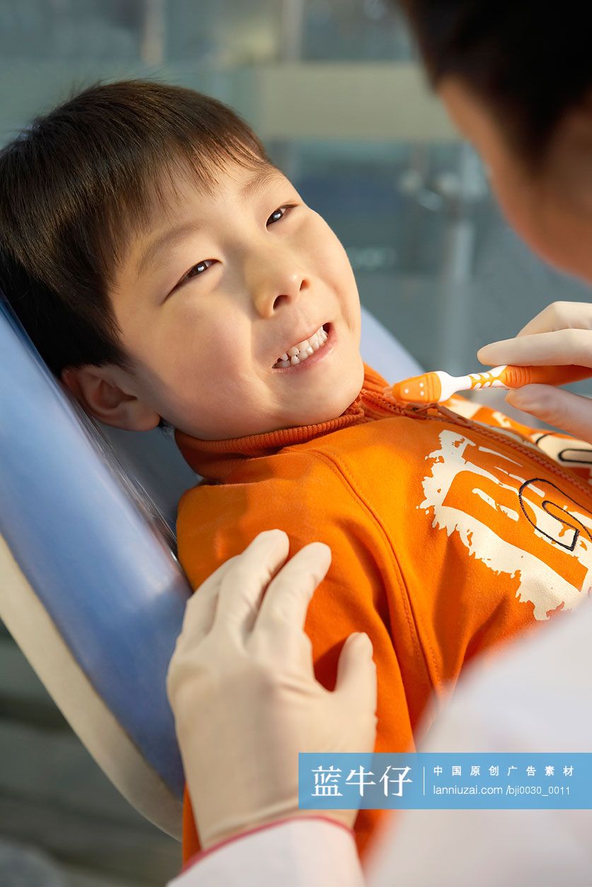 小男孩与牙医