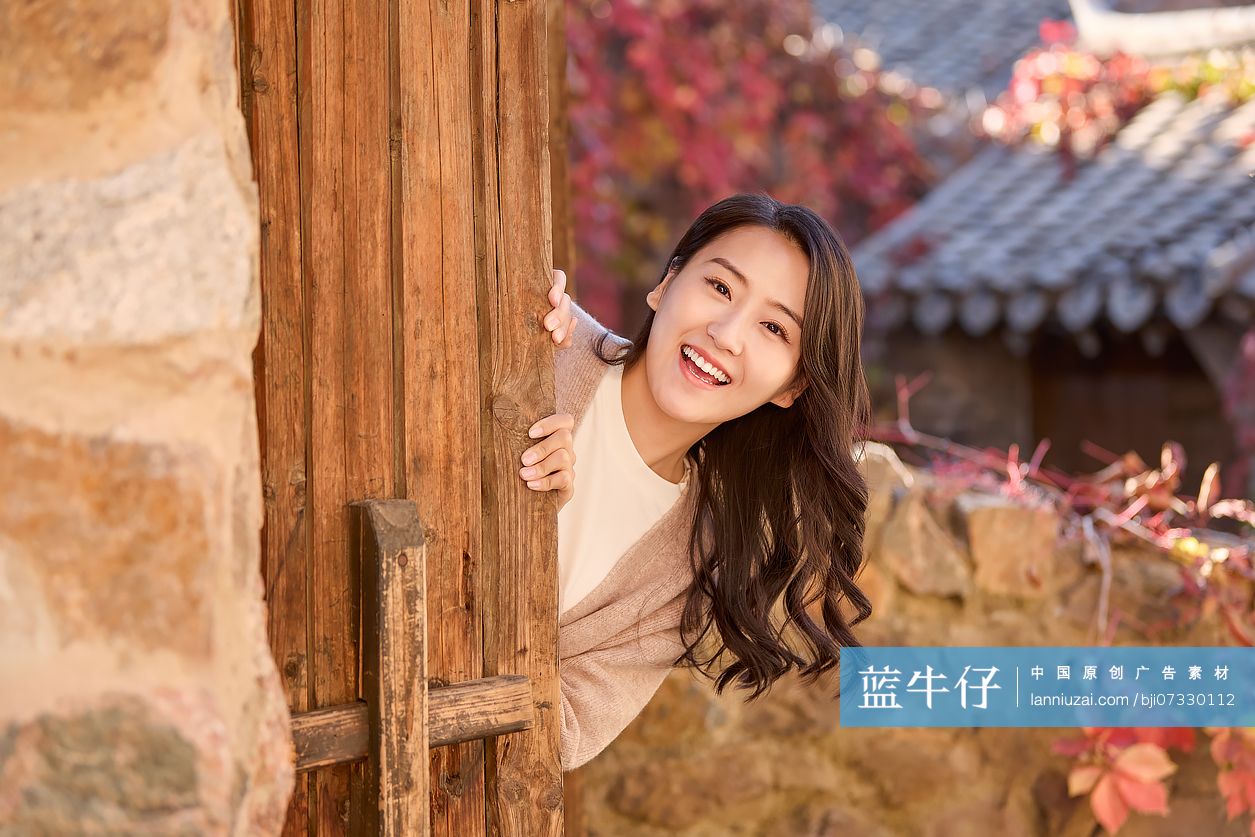 快乐女子古镇旅游