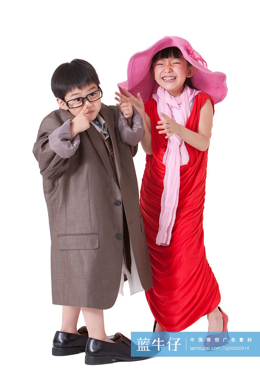 男孩女孩扮演大人
