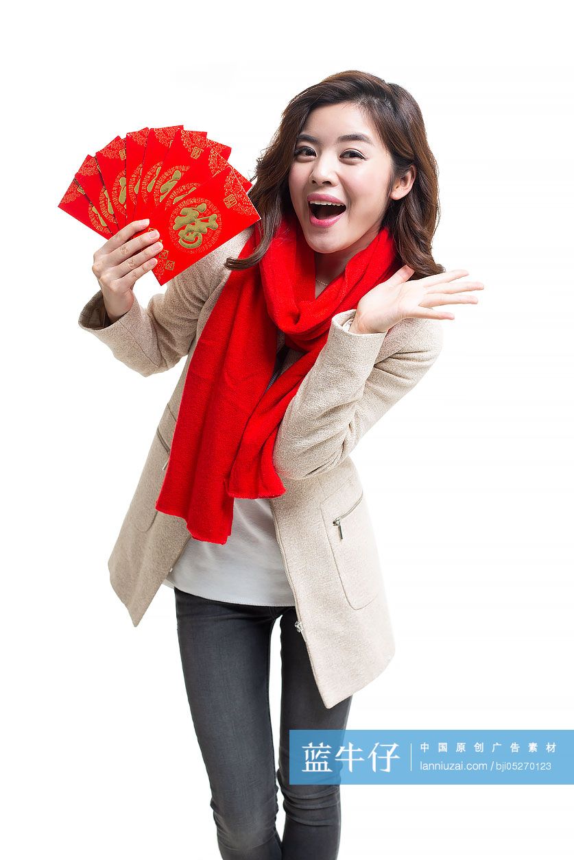 快乐的年轻女士手拿红包