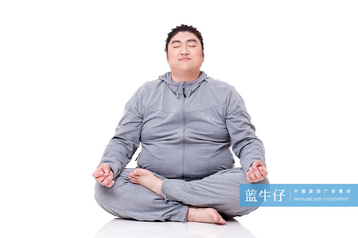 胖子盘腿打坐