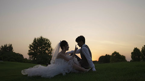 甜蜜的新郎和新娘