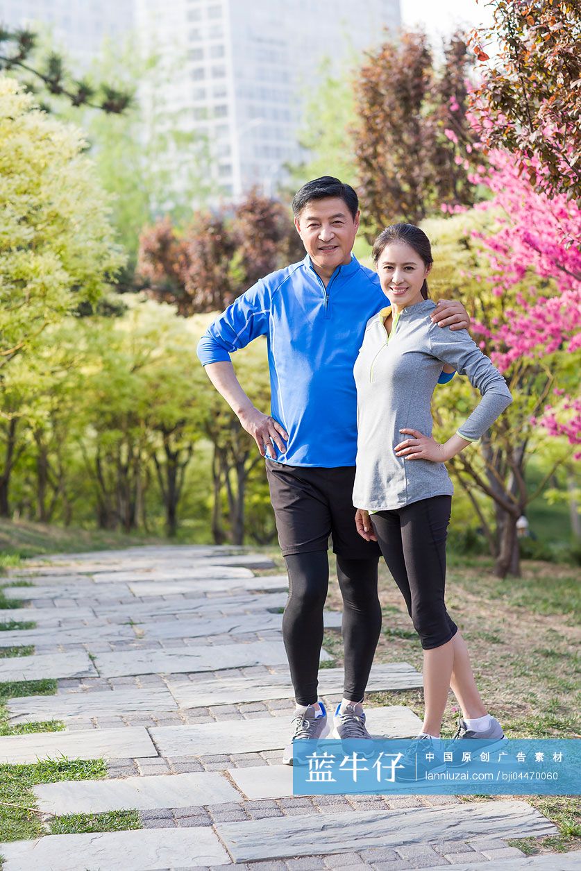 快乐的中年夫妇肖像