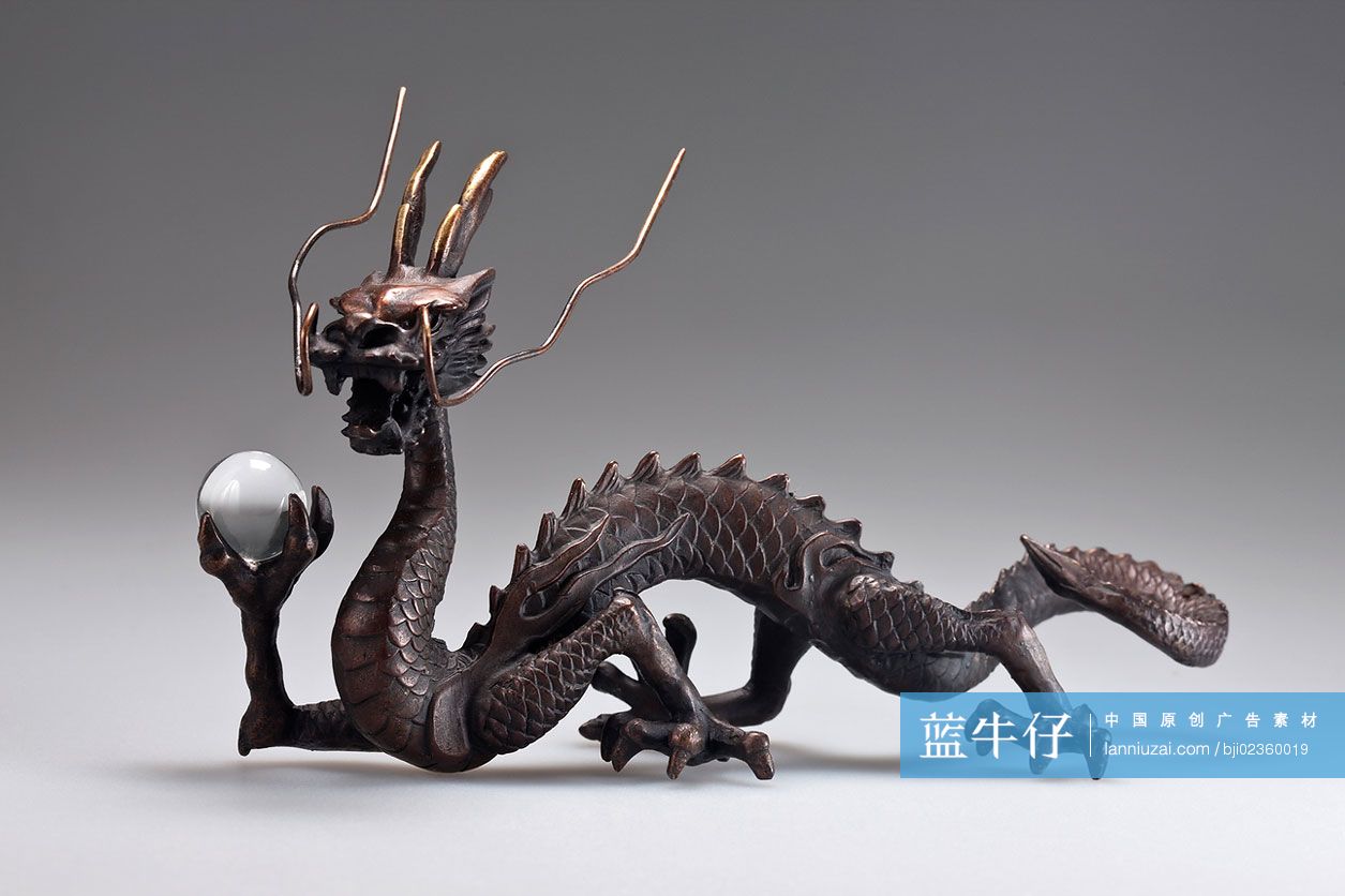 铜制龙雕塑
