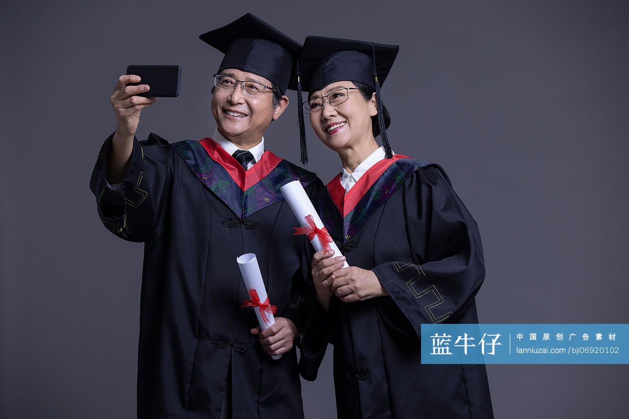 老年大学生毕业