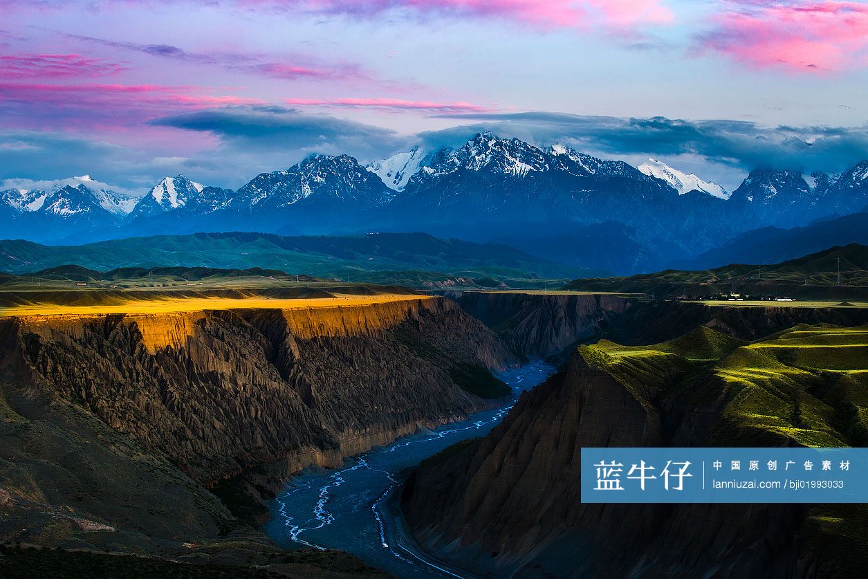 峡谷河流